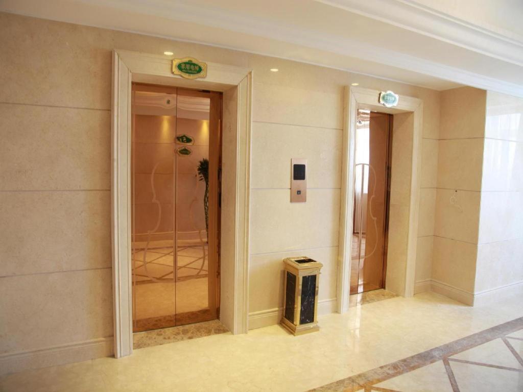 Vienna Hotel Shanghai Pudong Airport Bagian luar foto