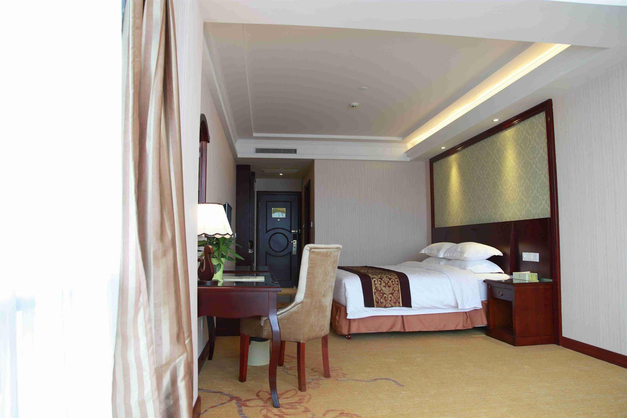 Vienna Hotel Shanghai Pudong Airport Bagian luar foto