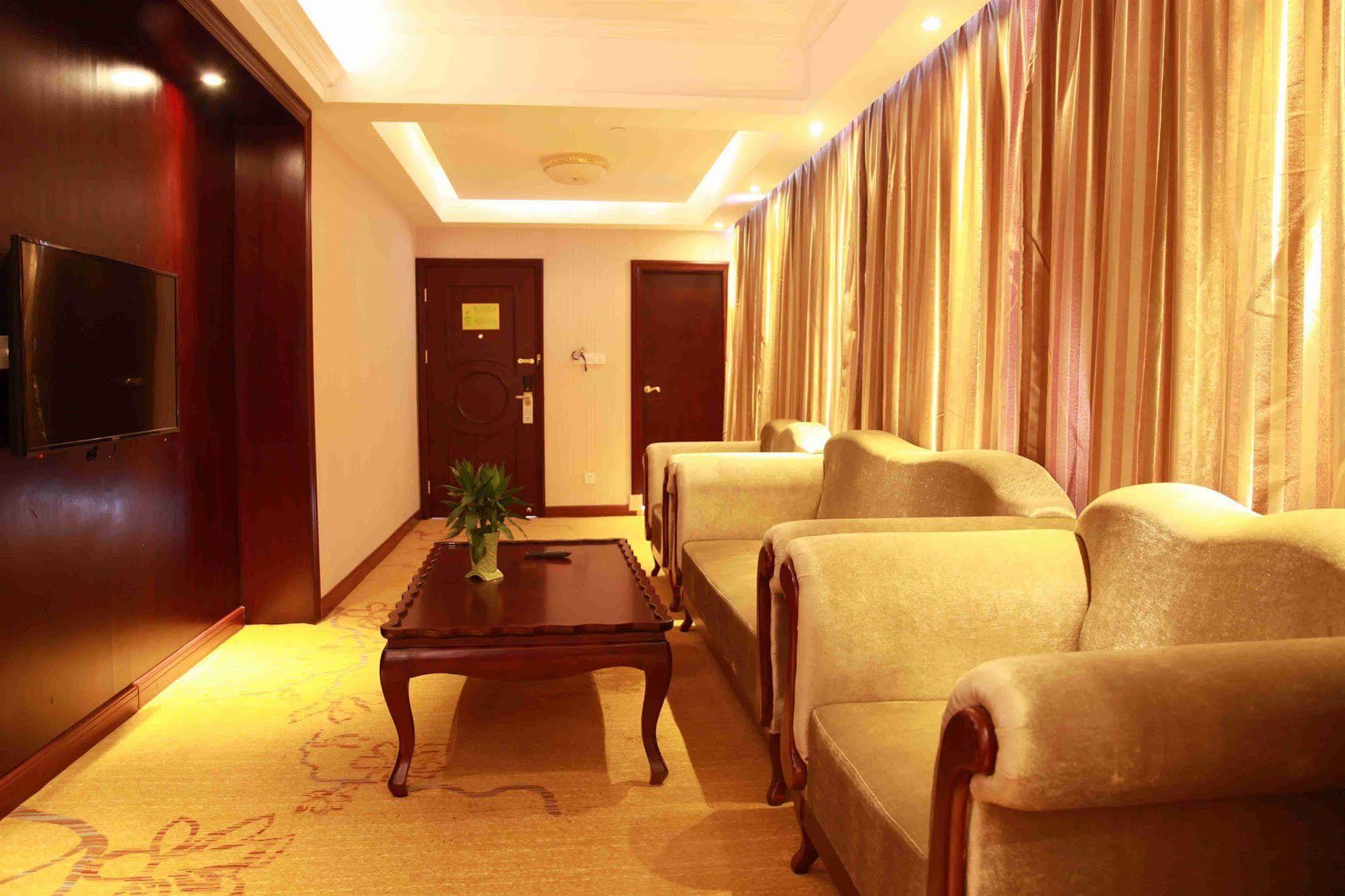Vienna Hotel Shanghai Pudong Airport Bagian luar foto