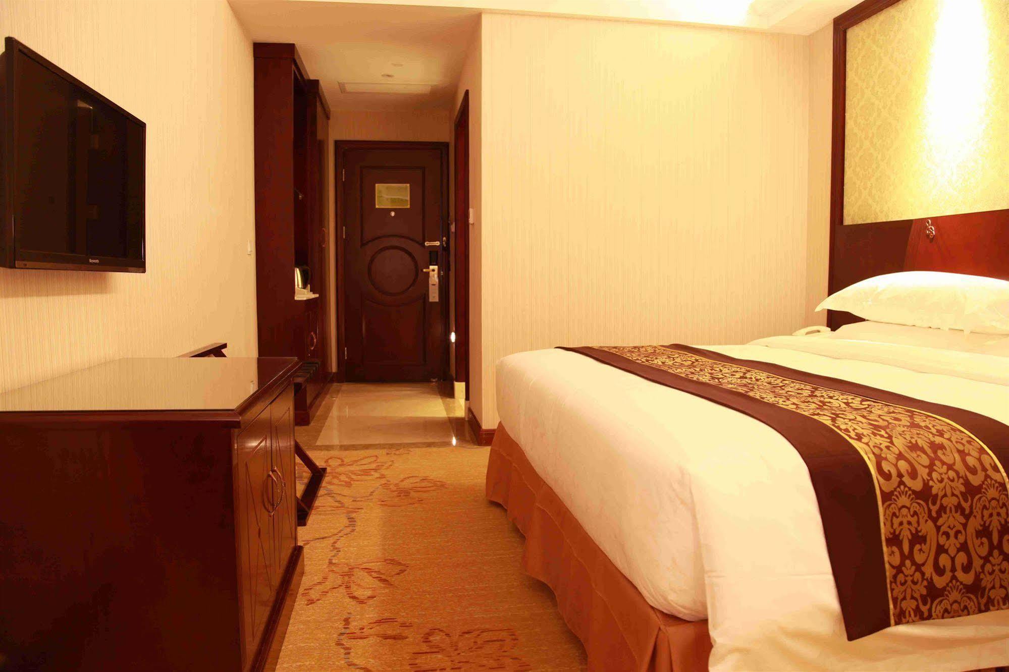 Vienna Hotel Shanghai Pudong Airport Bagian luar foto