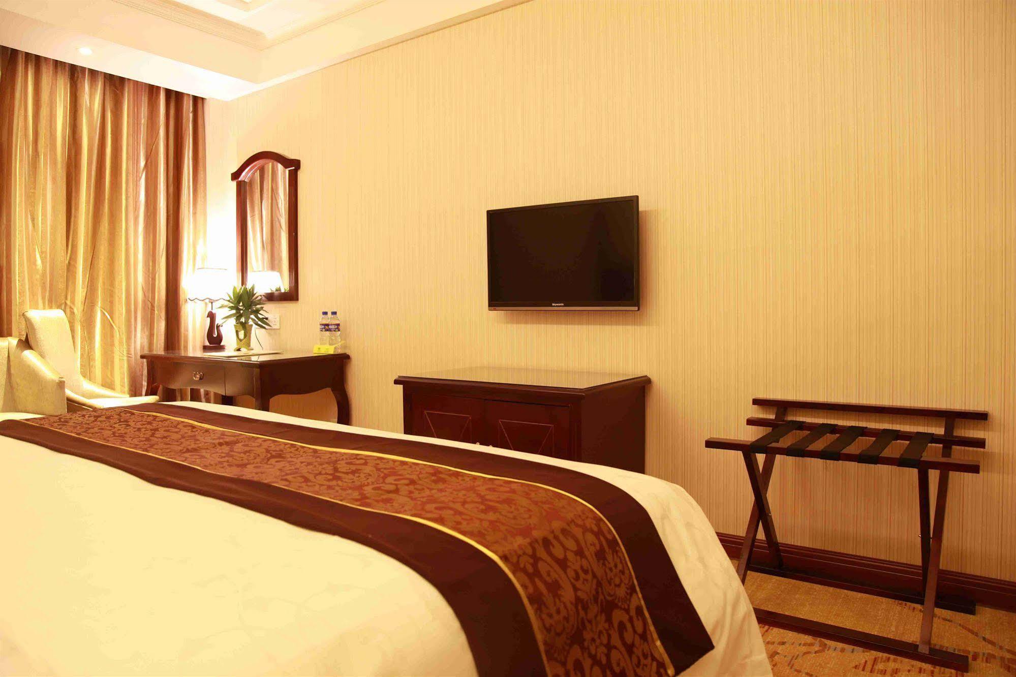 Vienna Hotel Shanghai Pudong Airport Bagian luar foto