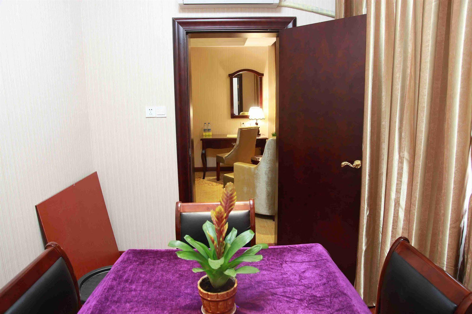 Vienna Hotel Shanghai Pudong Airport Bagian luar foto