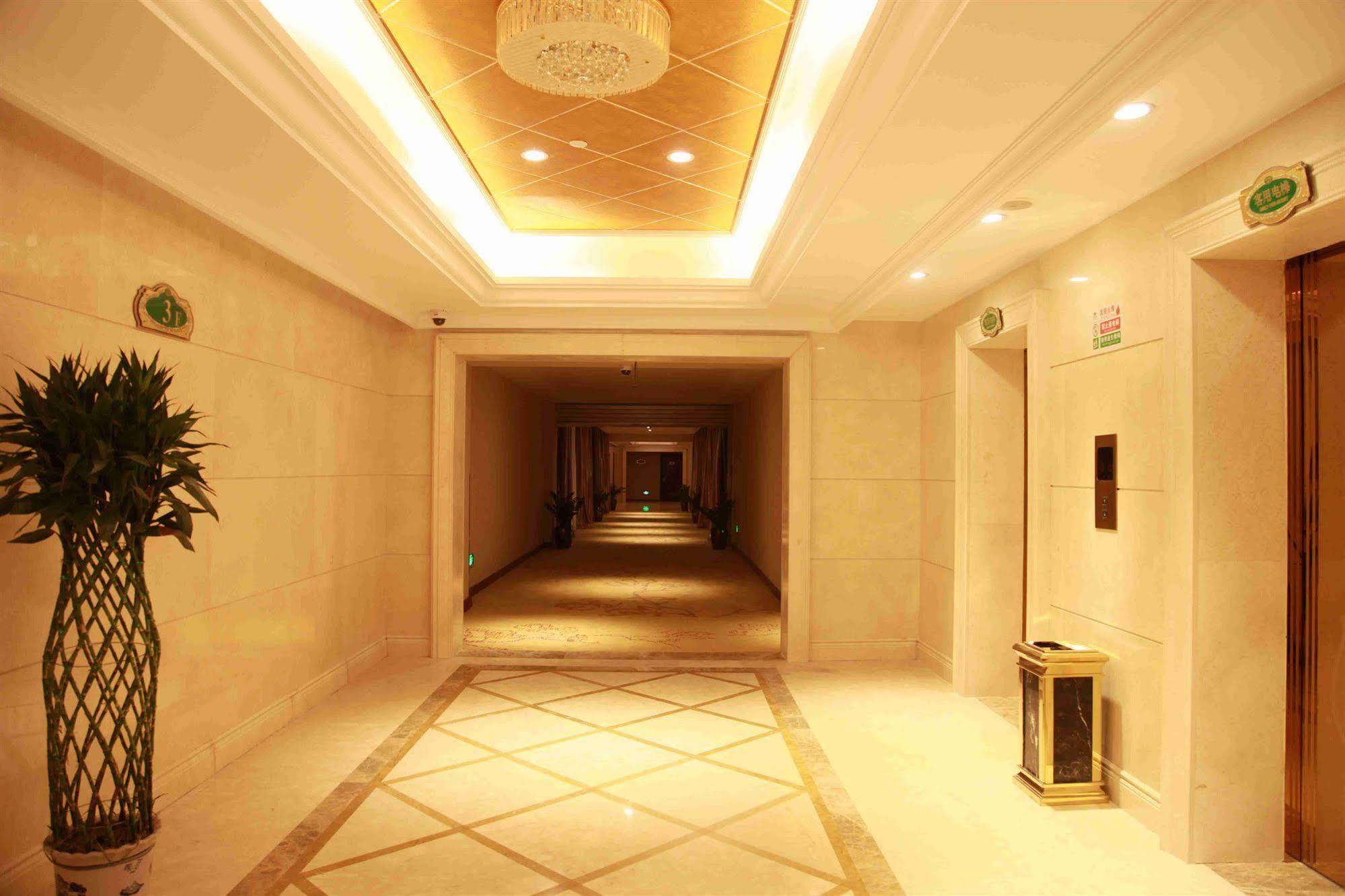 Vienna Hotel Shanghai Pudong Airport Bagian luar foto