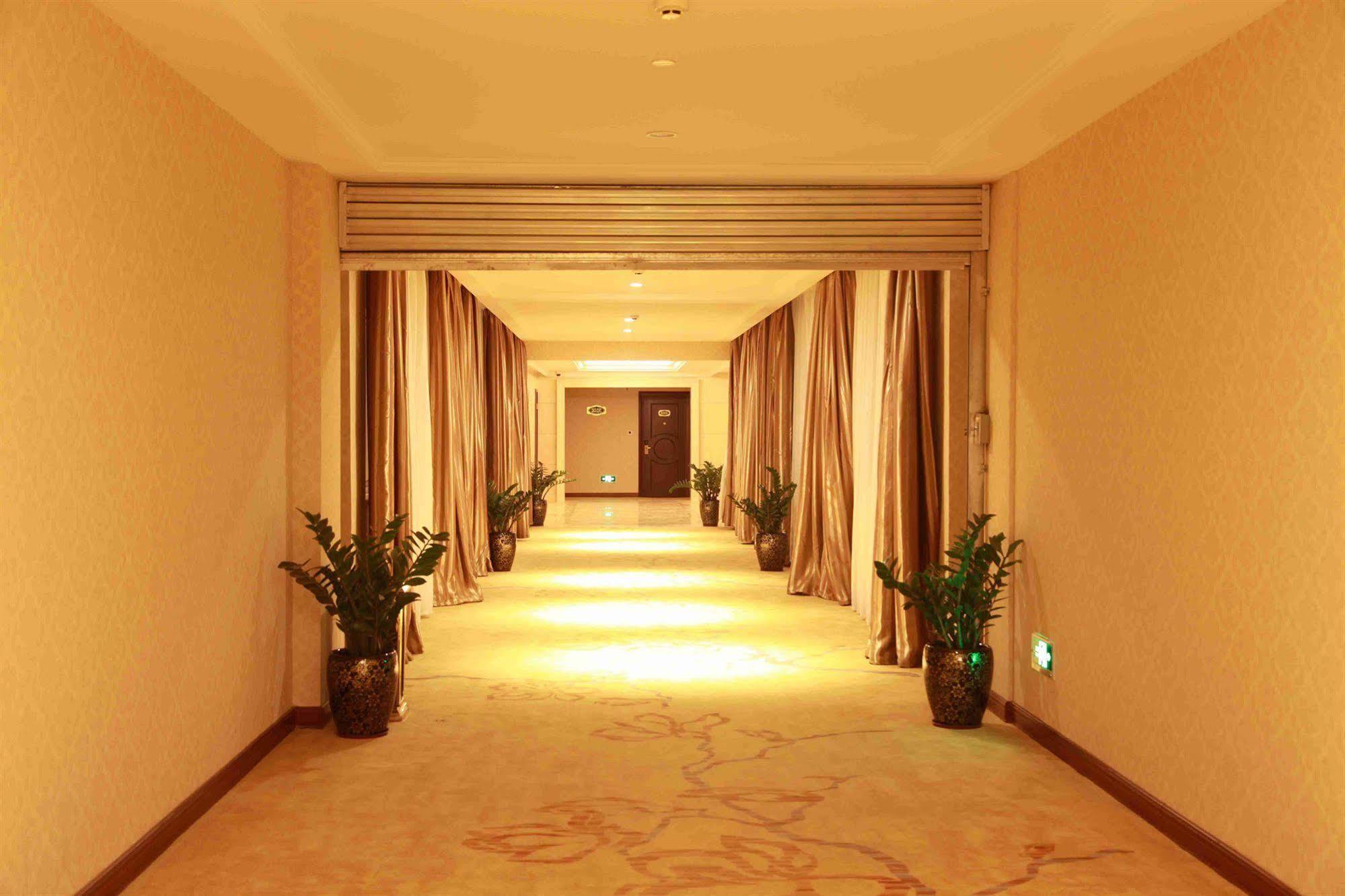 Vienna Hotel Shanghai Pudong Airport Bagian luar foto